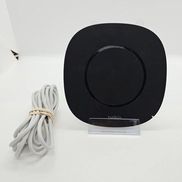 Belkin boost up QI wireless charging pad 5w Model F8M747 Samsung, Iphone Charger - Picture 1 of 2